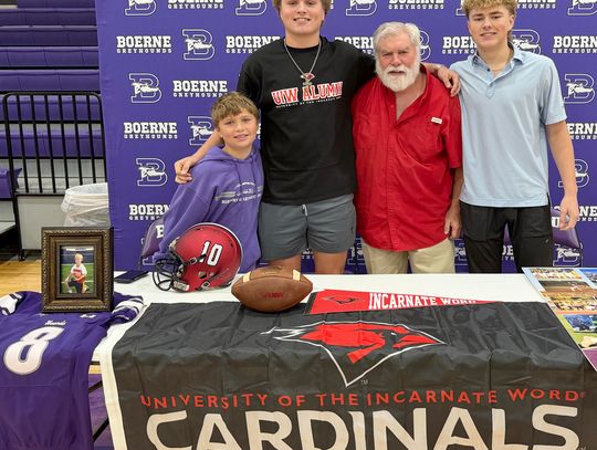 Bays signs with the University of the Incarnate Word