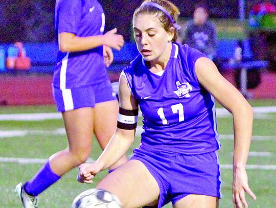 BHS boys soccer wins 6th straight district title, Lady Greyhounds pull into tie for first place