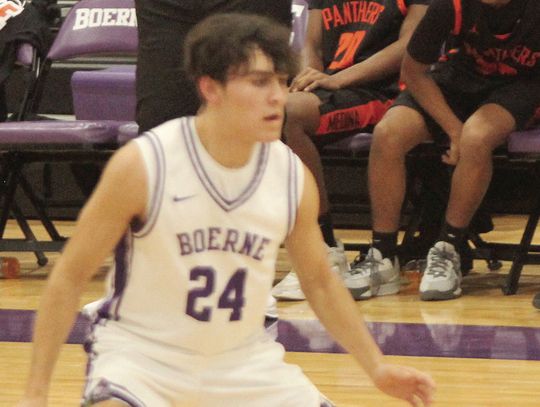 Boerne boys rally to beat Mules, 56-54