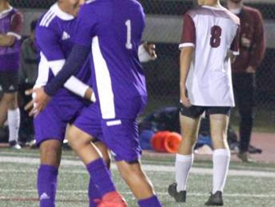 Boerne boys soccer team wins two matches at home