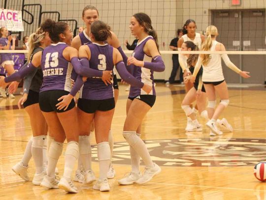 Boerne High volleyball team rolls in the first round