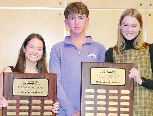 Boerne High cross country hosts awards ceremony