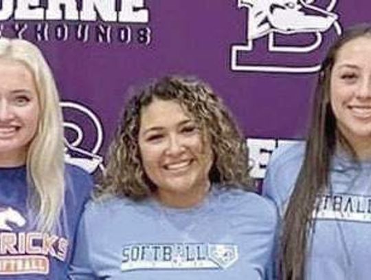 Boerne High School athletes sign to play in college