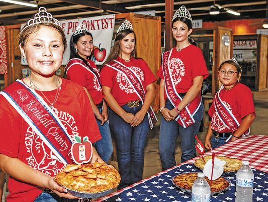 BOERNE LOVES A FAIR PARADE