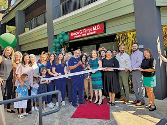 Chamber helps Reyes celebrate new office