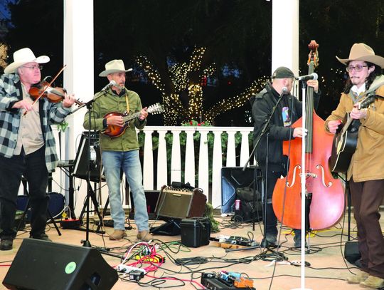 Chanukah celebration draws crowd to Main Plaza