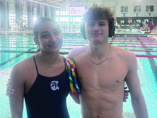 Charger divers medal at district meet