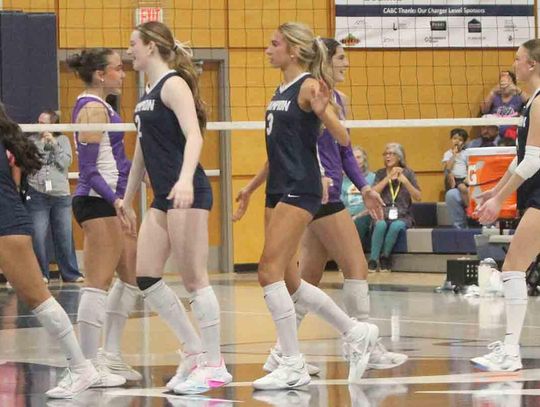 Chargers defeat Greyhounds in straight sets