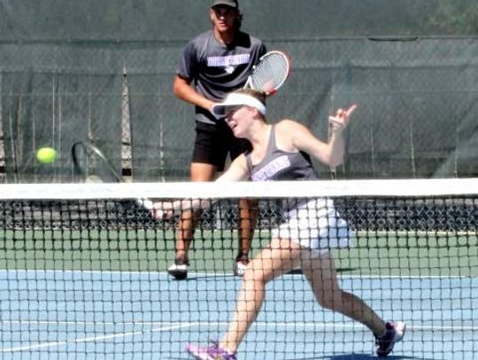 Chargers, Greyhounds wrap up district titles in team tennis