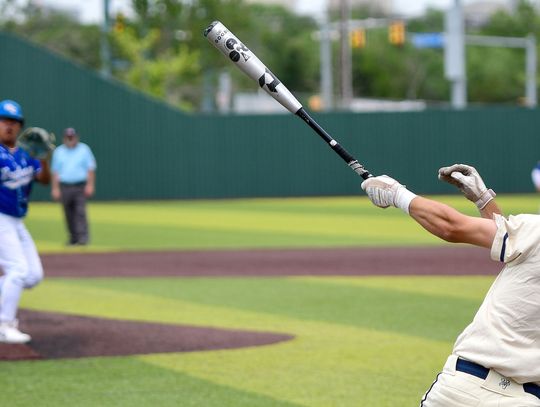 Chargers, Hounds take Game 1s in their third-round series