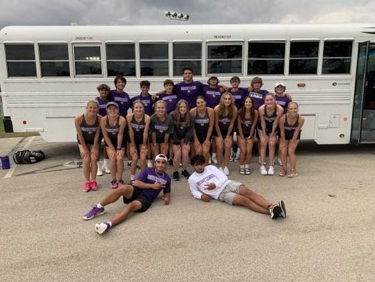 Chargers, Hounds tennis teams earn district victories