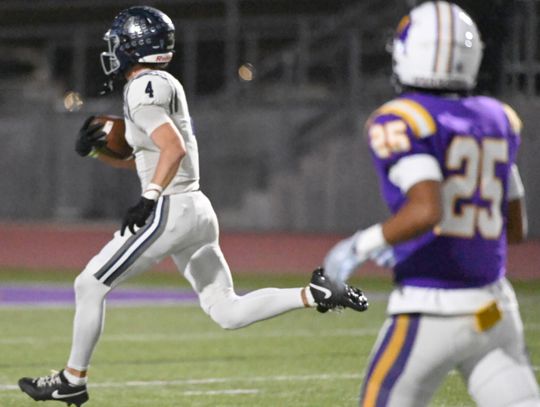 Chargers stun Warriors, move up to third in district Chargers stun Warriors, move up to third in district