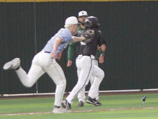 Chargers take Game 1 from Dragons in extra innings, 2-1