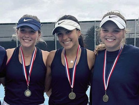 Chargers tennis compete at district, sending 5 to regionals