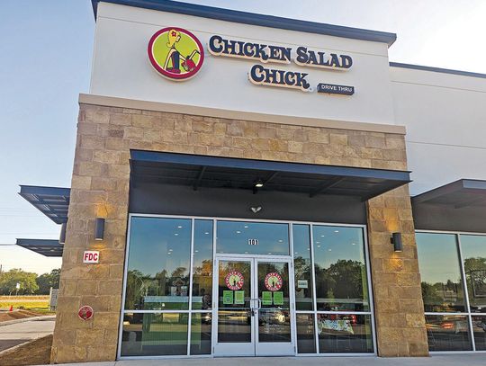 Chicken-salad eatery debuts, offers prizes
