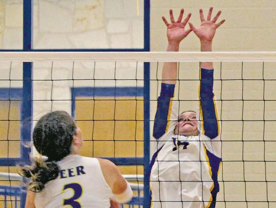 Comfort and Geneva volleyball teams both drop district matches