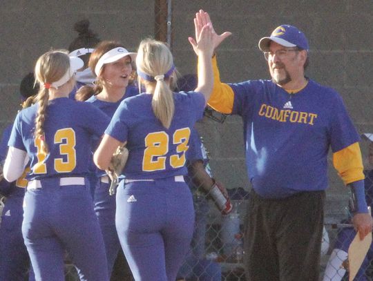 Comfort Deer split last two softball games