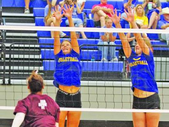 Comfort Deer take on Poteet in volleyball scrimmage