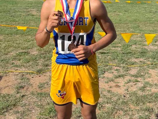 Comfort’s Castillo turns in top-10 finish at district XC meet as Bobcats advance