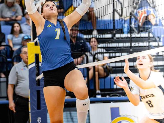 Comfort volleyball falls in district opener at Blanco