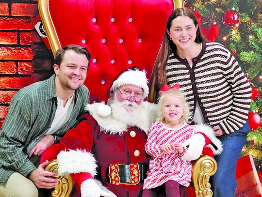 Crowd enjoys 'Dickens On Main' moments