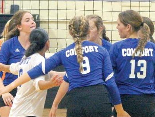 Deer volleyball team wins last two matches