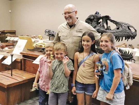 Dinosaur exhibit wraps up library summer program