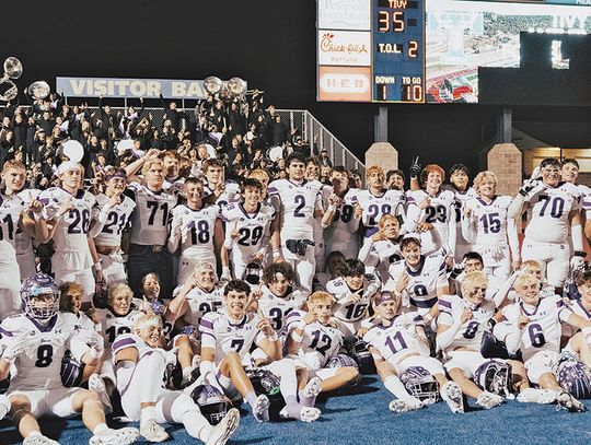 District champ Greyhounds host Ray Texans in first round