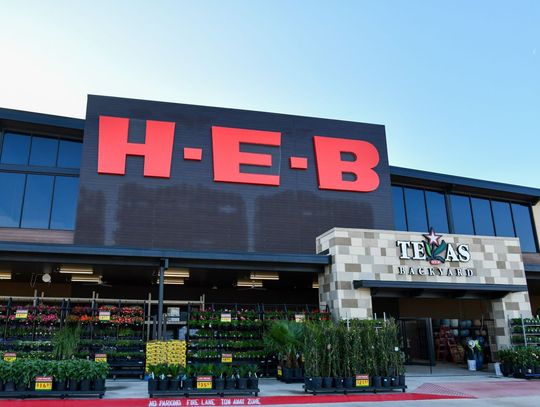 Fair Oaks H-E-B $2 million expansion to include restaurant, dining area