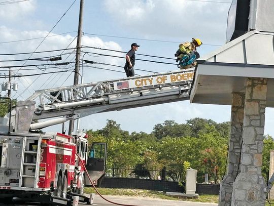 Firefighters quell kitchen blaze