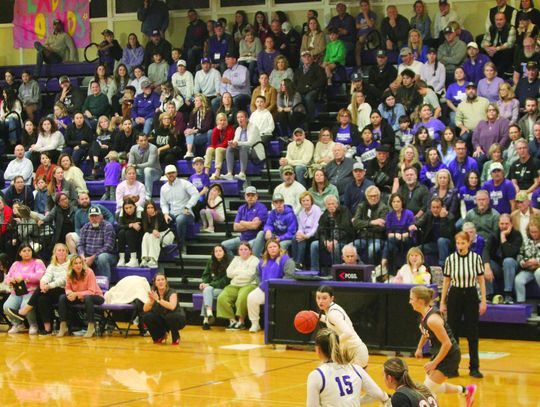 FULL HOUSE ON HAND TO WATCH BOERNE – FREDERICKSBURG