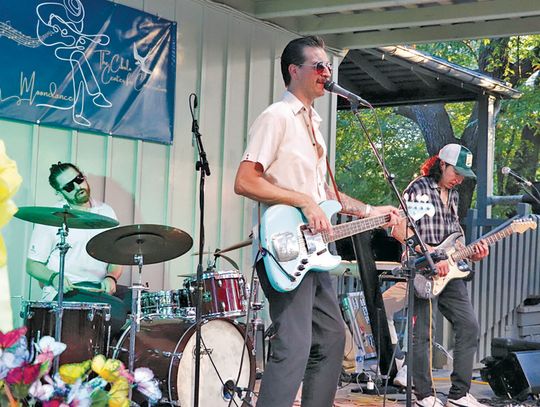 GLEAUX lights up Moondance stage