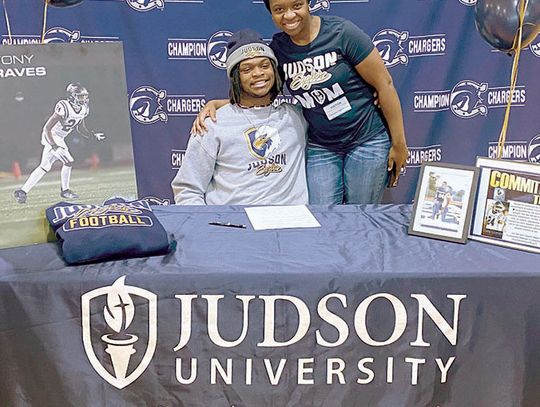 Graves signs with Judson University