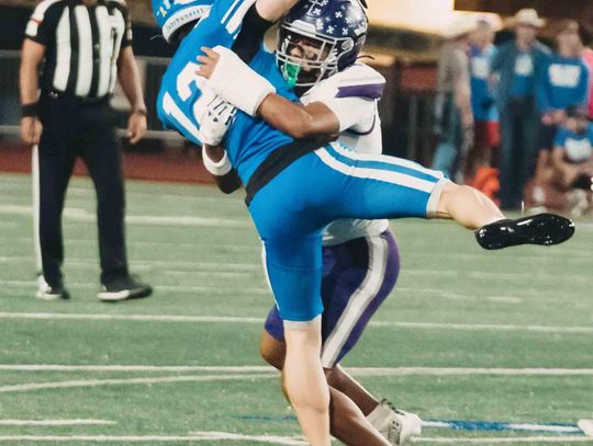 Greyhounds capture district title with 28-17 win in New Braunfels