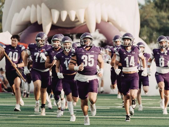 Greyhounds finish strong at the border to get Sawyer his first win