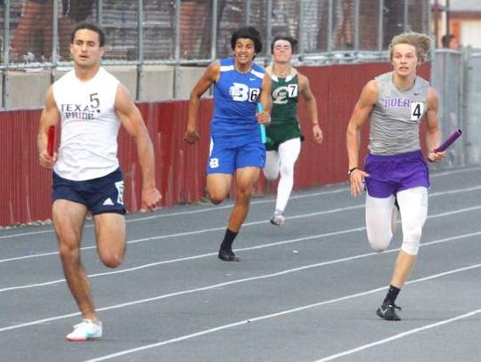 Greyhounds prep for district track meet by running at Kerrville Tivy