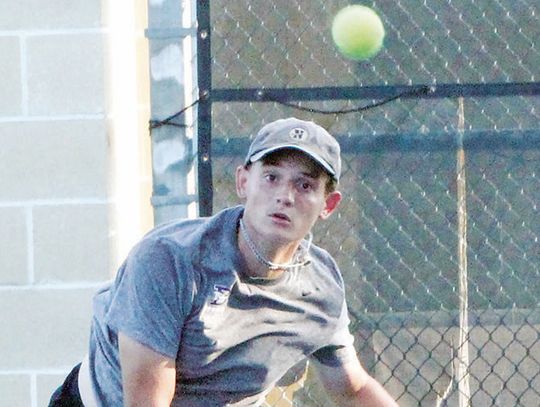Greyhounds top Chargers in district team tennis