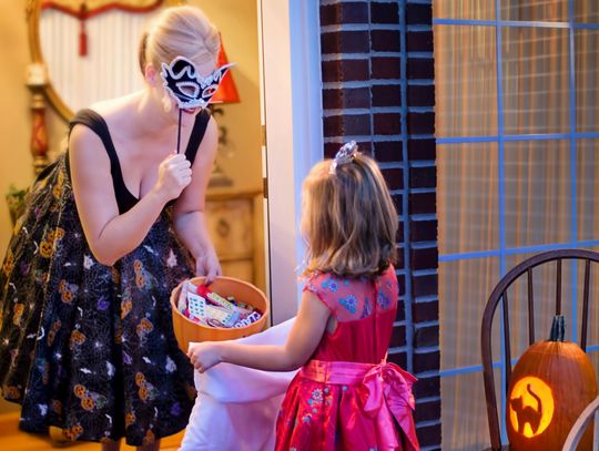 Halloween safety tips for trick-or-treaters, drivers