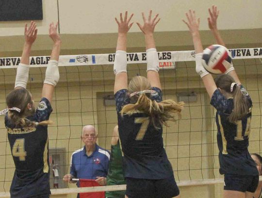 Holy Cross tops Geneva as volleyball rivals go five sets
