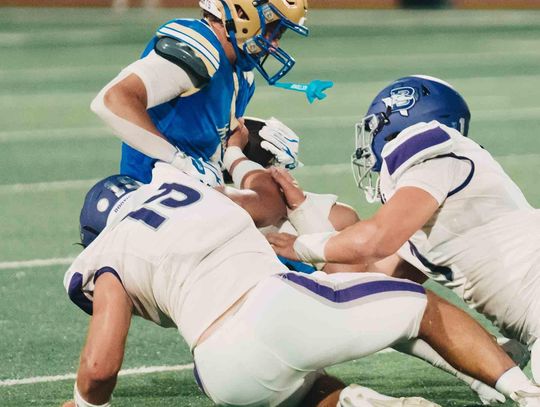 Hounds overcome slow start to defeat Mules, 38-31