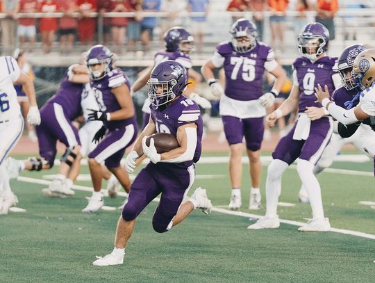 Hounds snap Mules district win streak, Chargers and Geneva win, while Comfort suffers first loss