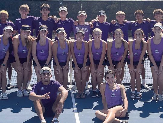 Hounds top Chargers in team tennis, advance to