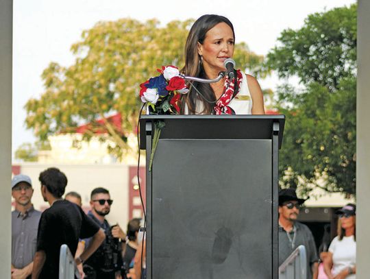Hundreds flock to Main Plaza for Kirk vigil
