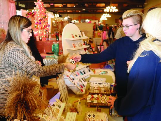 Hundreds pack Holiday Market for handmade options