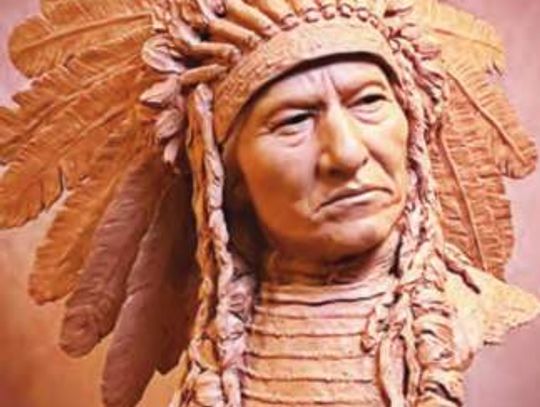 Indian Market Preshow features Navajo sculptor