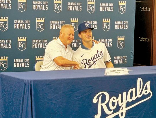 Johnson signs with Kansas City Royals