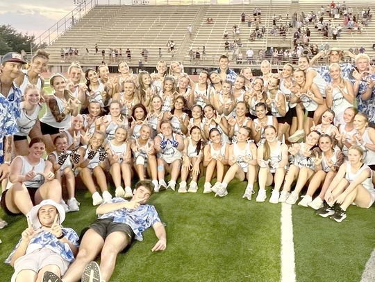 Juniors win Greyhound powder puff game over seniors
