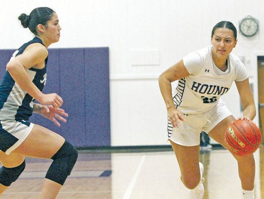 Lady Greyhounds record third district win in a row