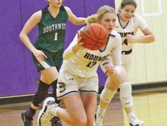 Lady Greyhounds sink SACS, 70-24