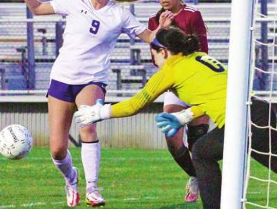 Lady Hounds roll past Uvalde, beat Canyon Lake on Thursday